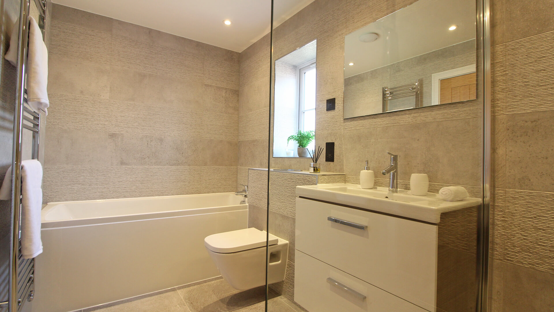 Fitted bathroom suite at Weavers park.