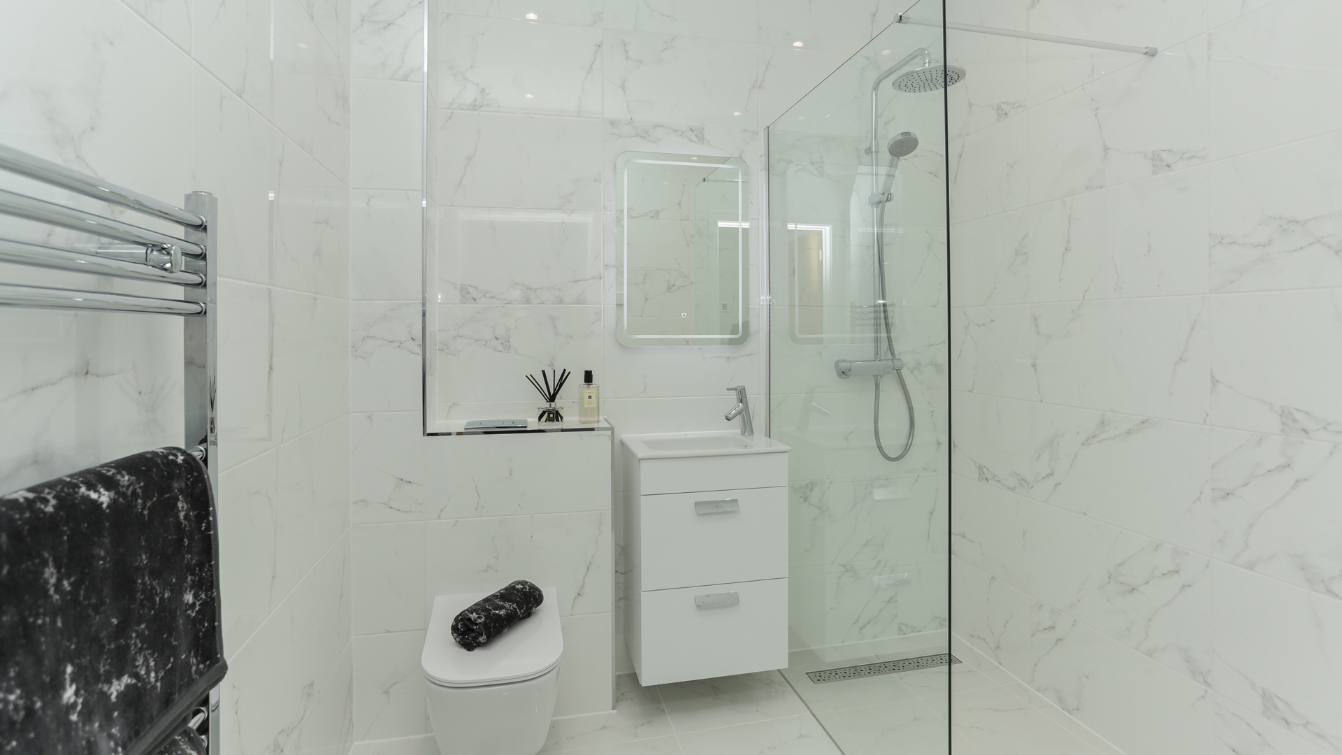 Cobnut Park Plot 7 shower room with white Porcelanosa tiles