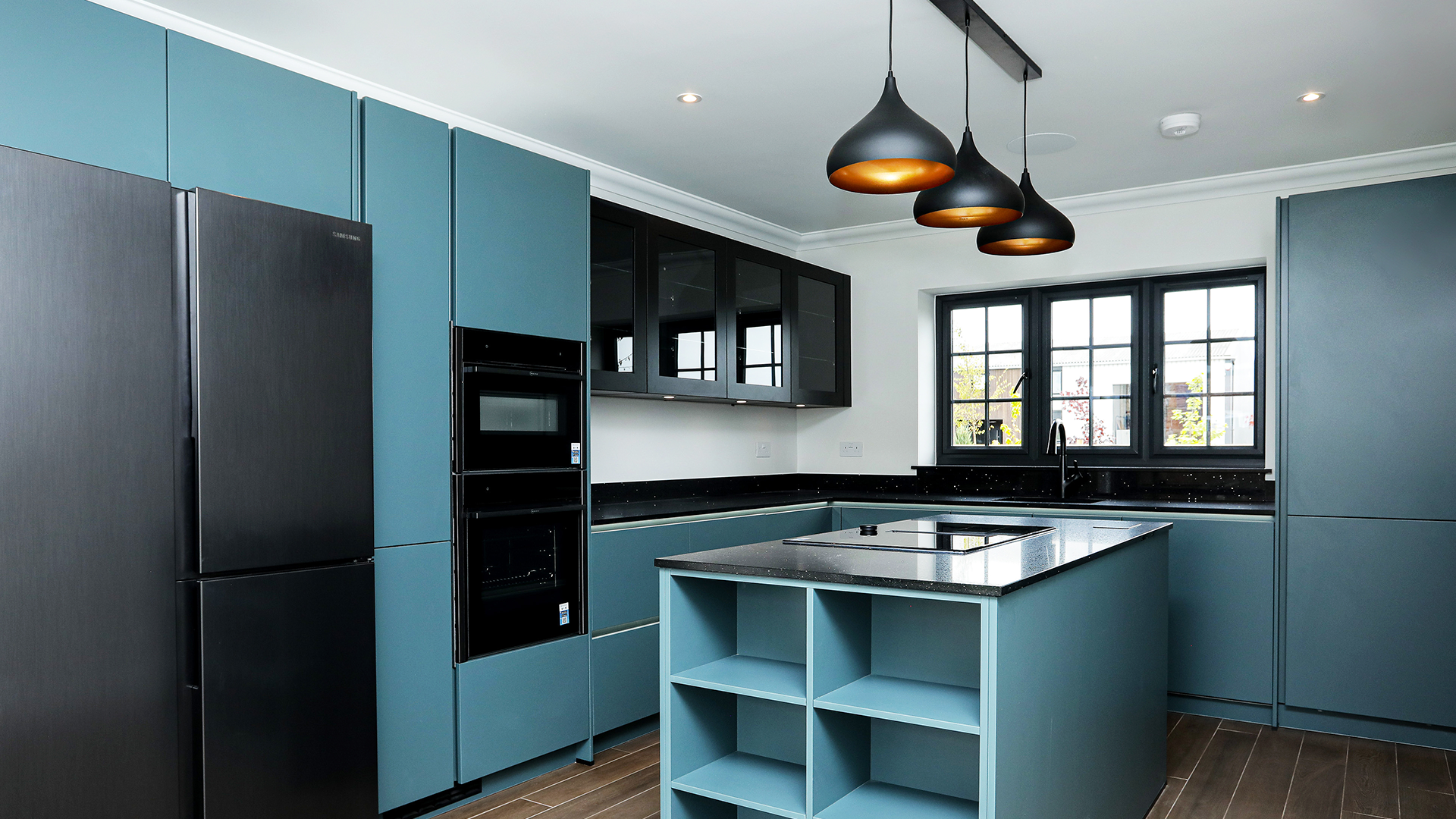 Deep blue kitchen with black worktop